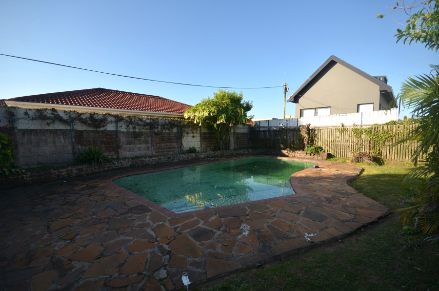 To Let 4 Bedroom Property for Rent in Berea Eastern Cape